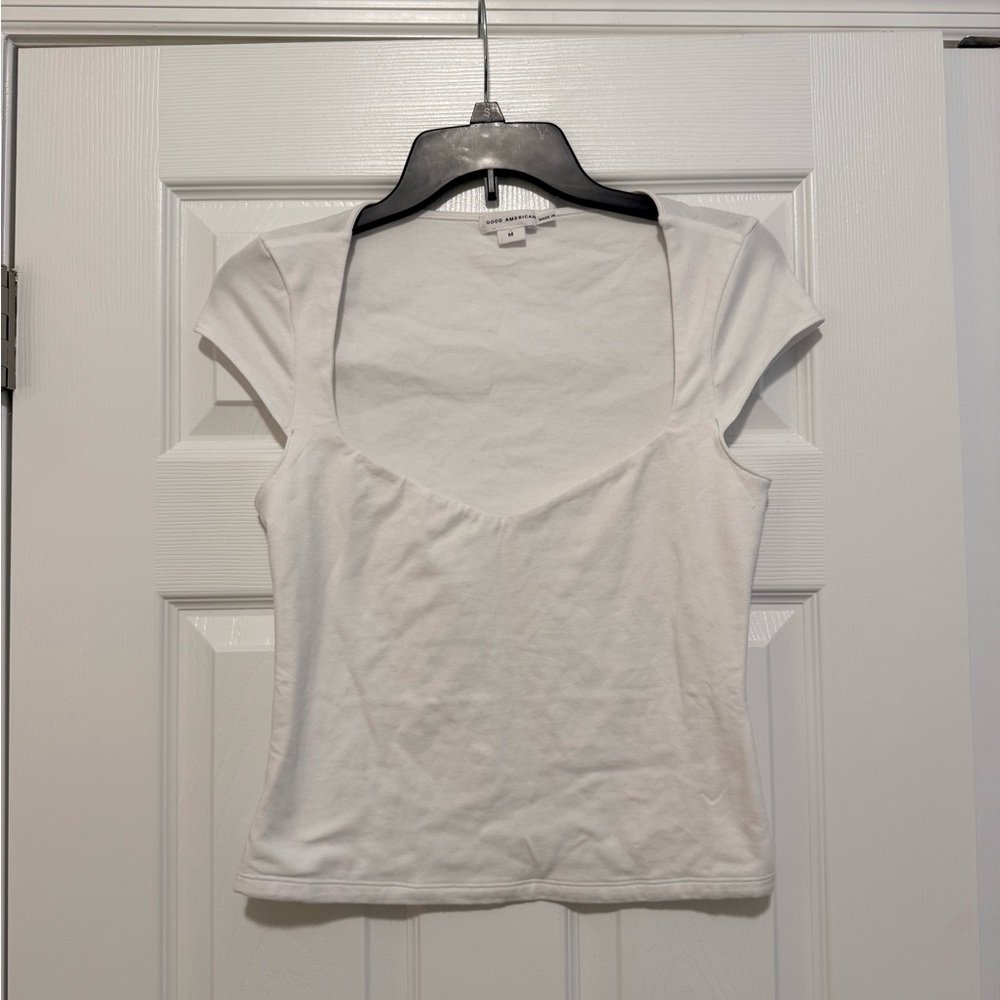 Good American White Scoop Neck Short Sleeve Tee